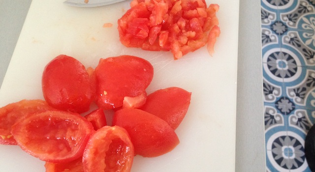 découpe des tomates fraiches