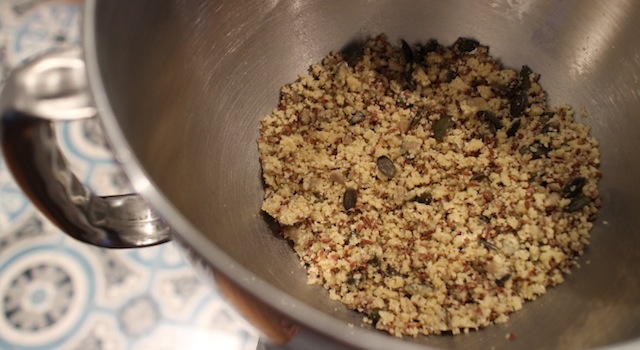 Préparer le crumble salé aux graines sans parmesan ni fromage - Crumble aux graines de courges, butternut, poulet