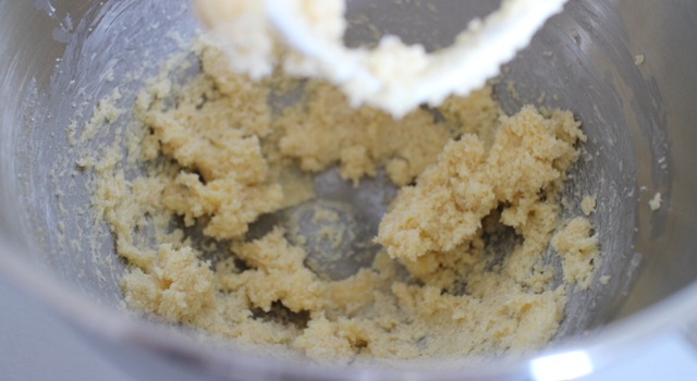 beurre et sucre mélangés - Biscuits sablés au sésame