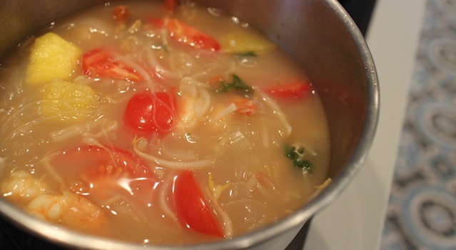 soupe prête à servir - Soupe de crevettes au tamarin et ananas frais
