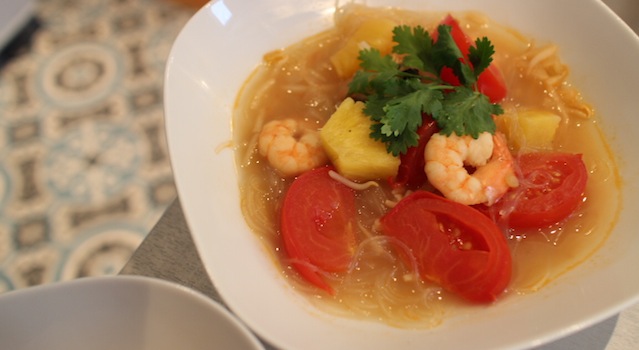 soupe sucrée salée délicieuse - Soupe de crevettes au tamarin et ananas frais