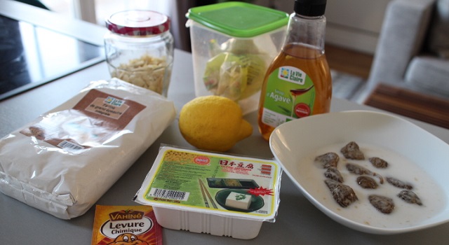préparer les ingrédients et mettre les figues à tremper dans le lait d'amande - Vegan cake tofu, figues, citron amandes
