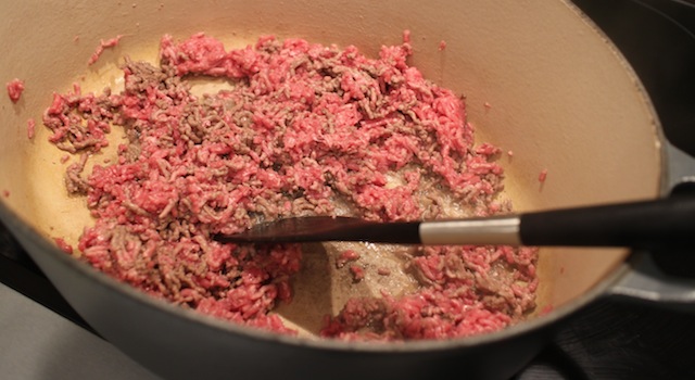 colorer la viande hachée - Chili con carne - le symbole Tex-Mex