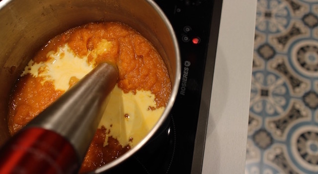 mixer et ajouter la crème - Soupe de potimarron aux noix de pecan