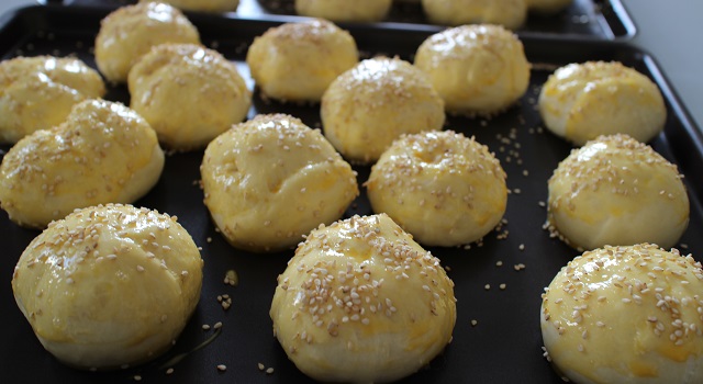 dorer les pains au jaune d'oeur - Mini Buns moelleux au sésame