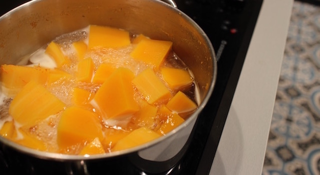 faire cuire le butternut à l'eau - Recette de la soupe de butternut aux noisettes