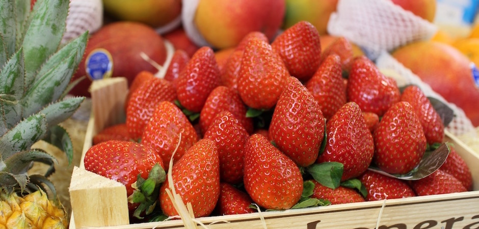 fraises fraiches tarte aux fraises - Le marché de Talensac - la visite foodie à Nantes