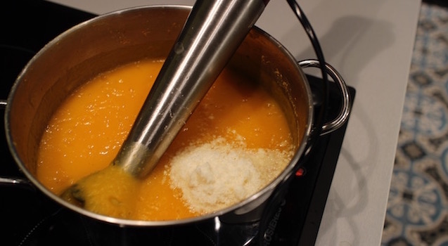 mixer la soupe avec du fromage - Recette de la soupe de butternut aux noisettes
