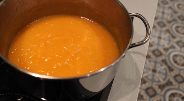 mixer la soupe avec l'eau de cuisson - Soupe de poisson au butternut épicé
