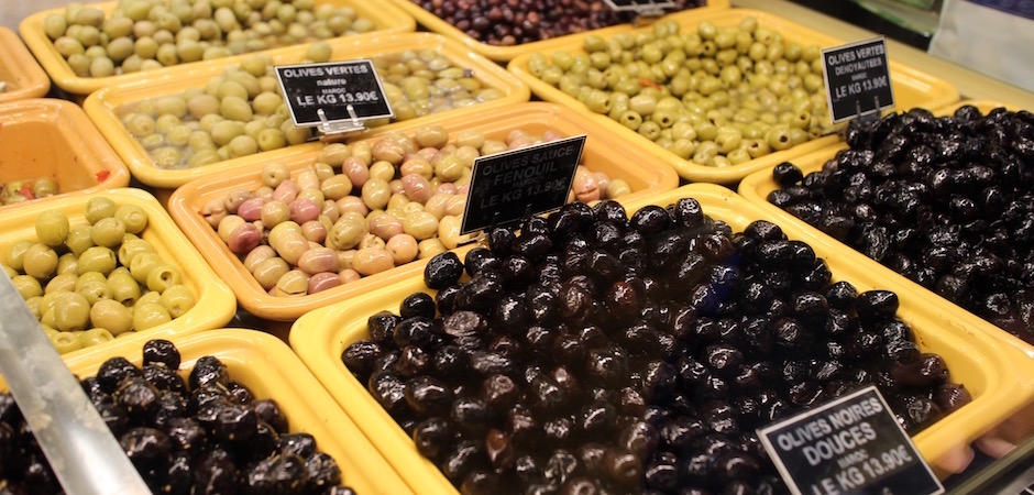 olives vertes et noires apéro - Le marché de Talensac - la visite foodie à Nantes