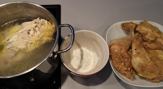 sortir la viande maizena et bouillon - Poulet au gingembre - recette Malgache