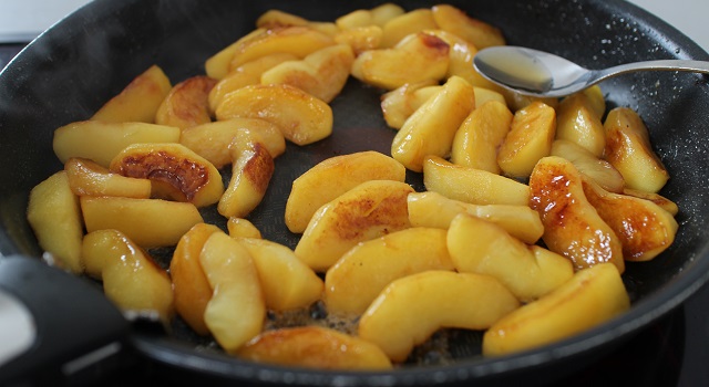 cuisson des pommes caramélisées - Far 100 breton pommes caramélisées et caramel beurre salé