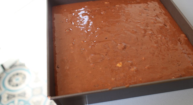 verser le brownie dans un moule carré - Brookie - le gâteau de folie