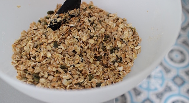 mélanger les graines et l'huile de coco - Granola énergétique - acidulé