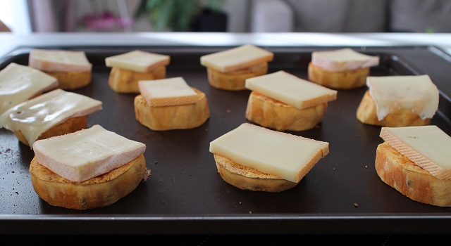 disposer-le-fromage-a-raclette-raclette-sans-appareil-raclette-de-patate-douce