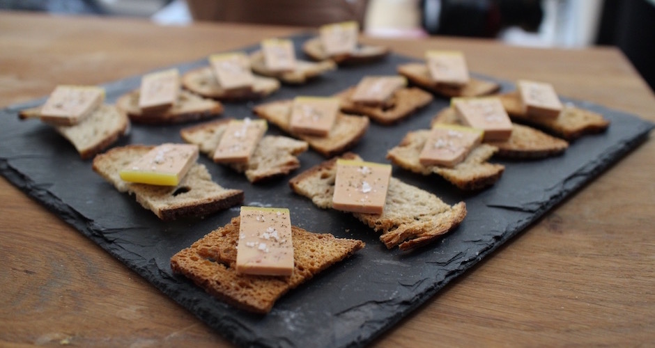 toasts-de-foie-gras-diner-de-noel-signe-christian-etchebest