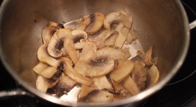 champignons-moelleux-soupe-de-miso-blanc