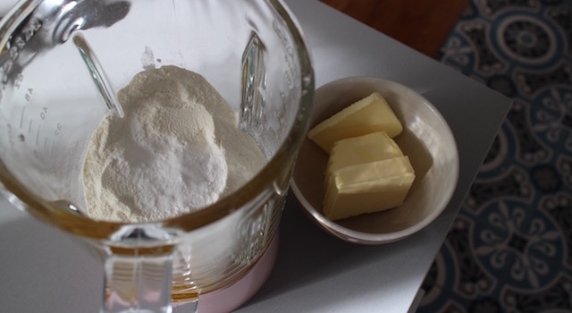 preparer-les-ingredients-madeleines-au-beaufort-aop