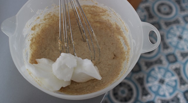 ajouter les blancs à la préparation - pancakes-healthy-proteines