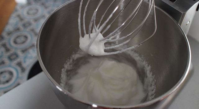 monter les blancs en neige - pancakes-healthy-proteines