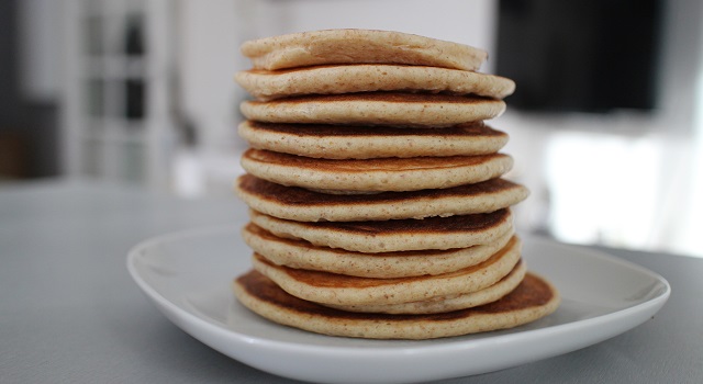 pile de pancakes - pancakes-healthy-proteines
