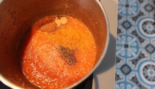 assaisonner la sauce tomate - Poulet balti - tomate gingembre poivrons