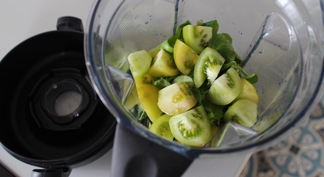 placer les ingrédients vitamix - Smoothie vert de légumes au sarrasin croustillant