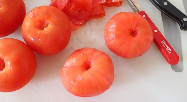 éplucher les tomates - Lovely Smoothie tomates fraises au basilic