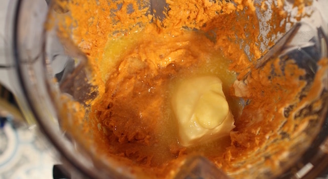 ajouter le beurre - Mini madeleines salées aux poivrons