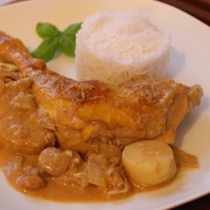 Poulet au curry massaman traditionnel