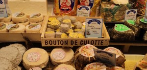 fromage bouton de culotte - Le marché de Talensac - la visite foodie à Nantes