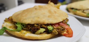 bokit poulet curry - Voyage foodie à Saint Barth