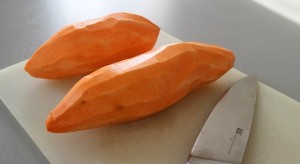 eplucher-les-patates-douces-raclette-sans-appareil-raclette-de-patate-douce